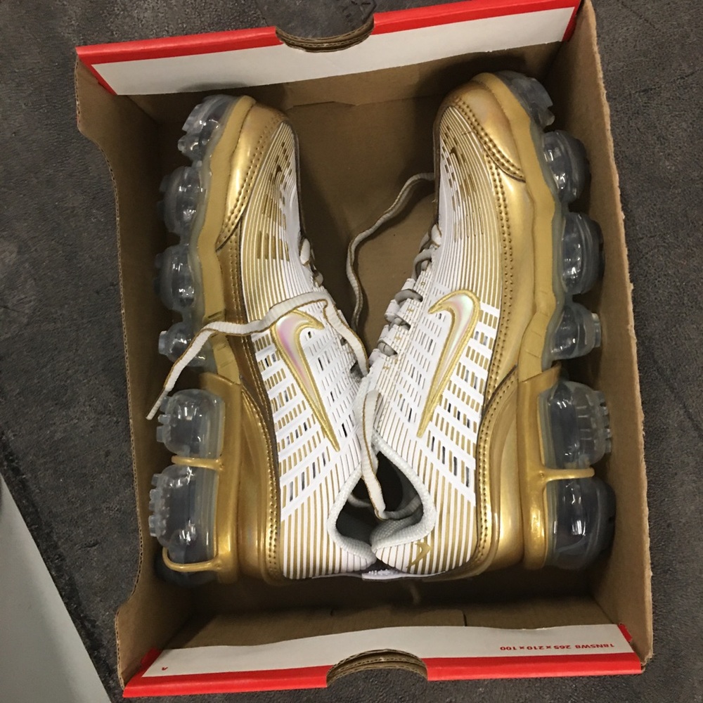 NIKE

Nike Air VaporMax 360 sneakers in the White Metallic Gold colorway
